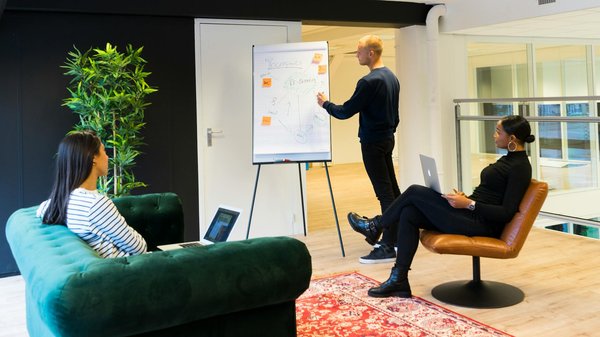 Quelle est la définition d'une oriflamme publicitaire ?